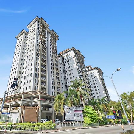 1 Bedroom Apartment, Melaka Cbd Town Center- Hosted By Private Locals Resident, Balcony With City Skyline View Or Seaview, Opposite Malls, Tv Box, 5 Minutes To Jonker Street, ملقا المظهر الخارجي الصورة