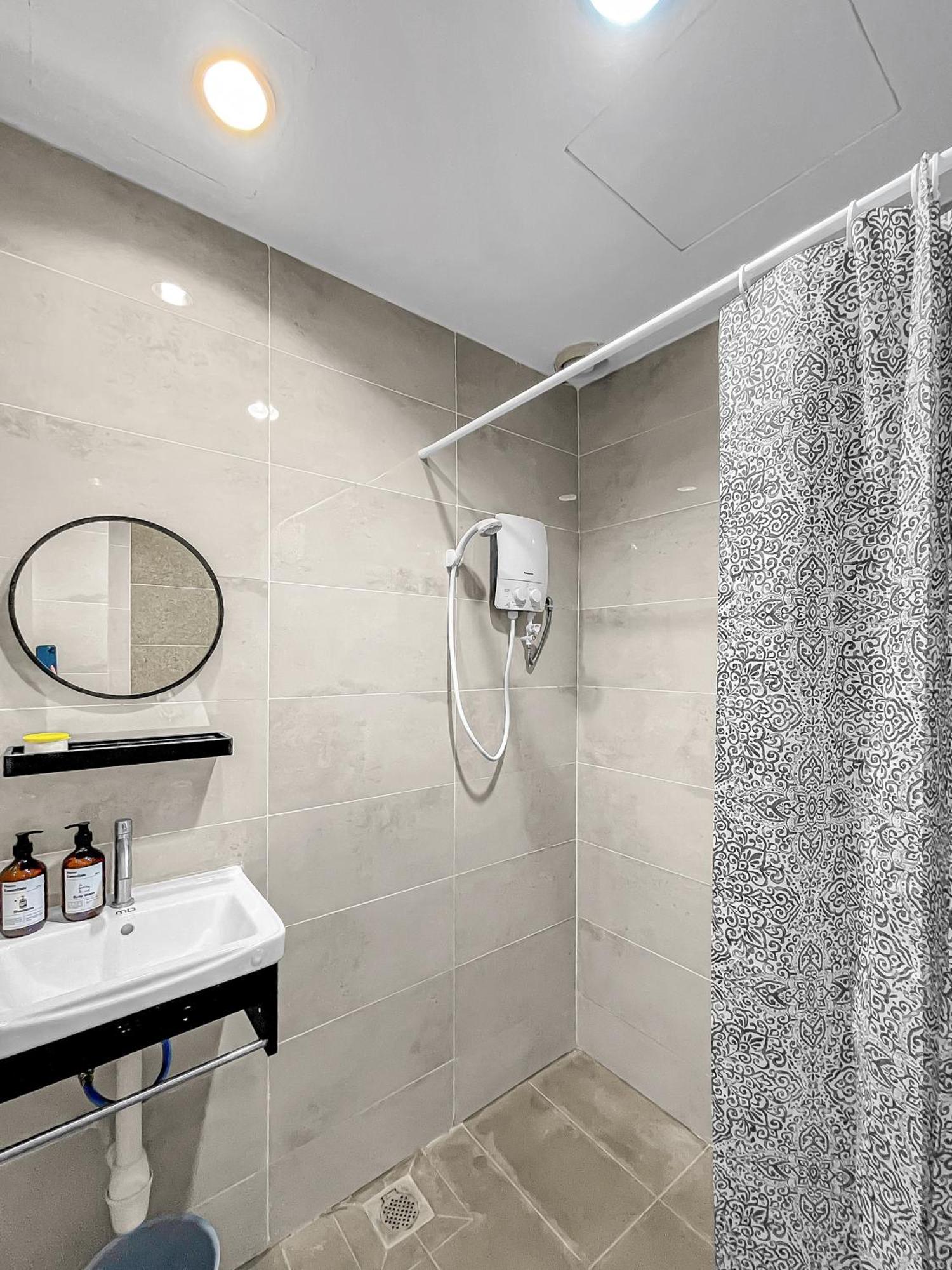 1 Bedroom Apartment, Melaka Cbd Town Center- Hosted By Private Locals Resident, Balcony With City Skyline View Or Seaview, Opposite Malls, Tv Box, 5 Minutes To Jonker Street, ملقا المظهر الخارجي الصورة